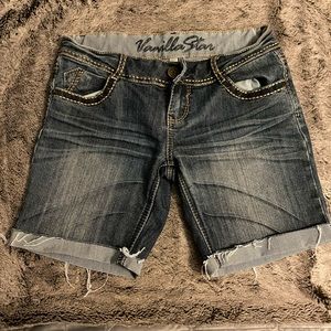 vanilla star jean shorts with a bit of fringe at the cuffs!
